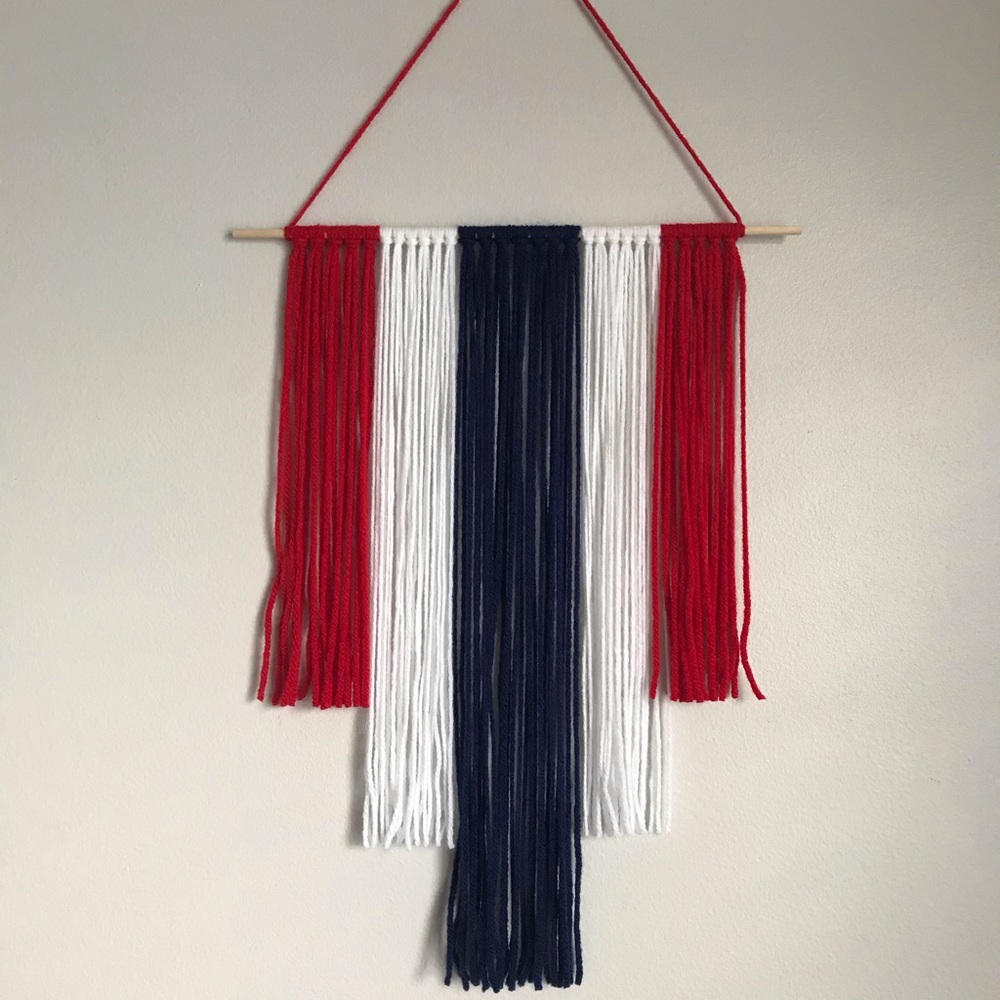 Patriotic Mini Yarn Wall Hanging